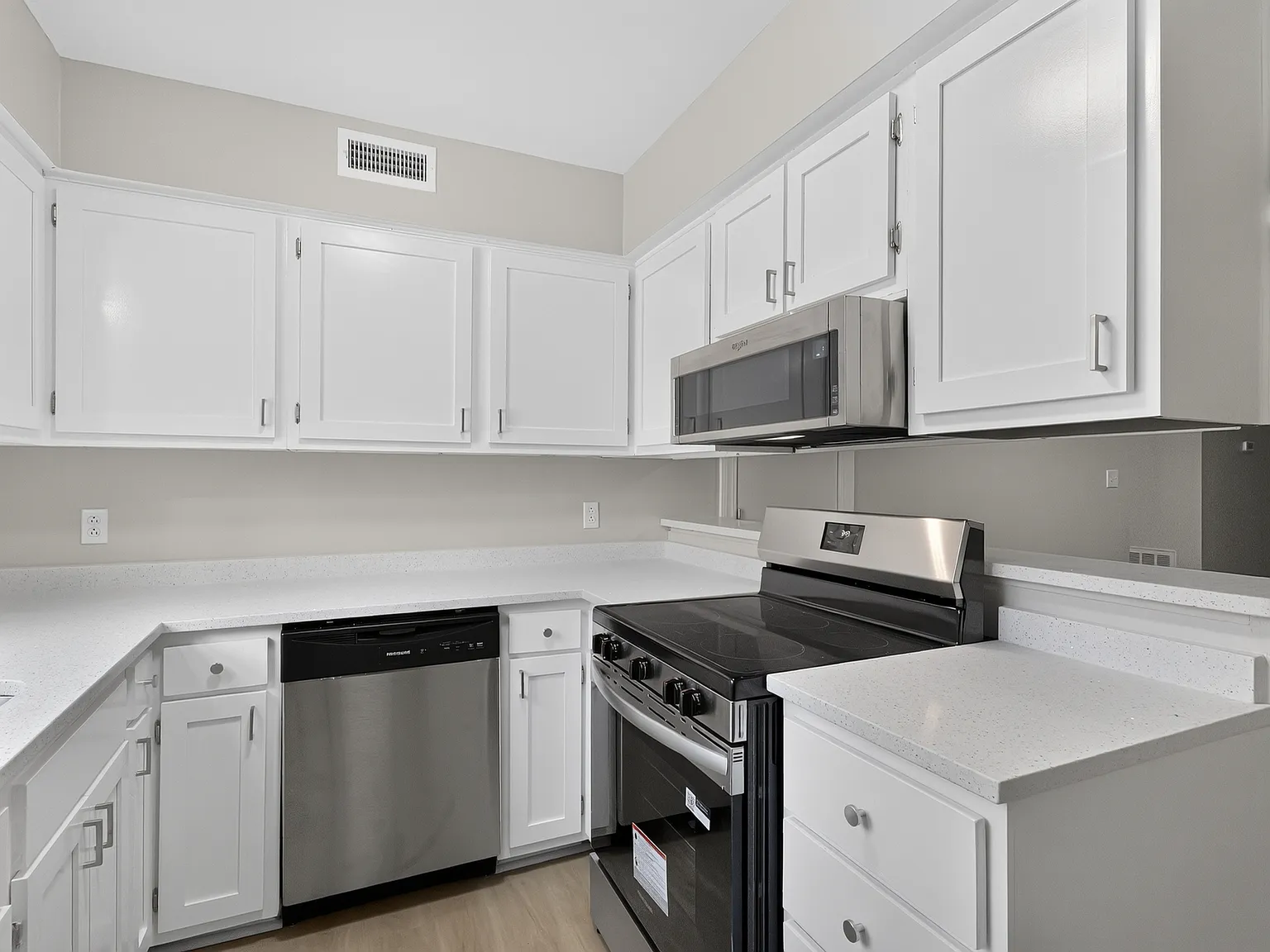 2 bed, 1098 sqft, $1,350 — Photo 2