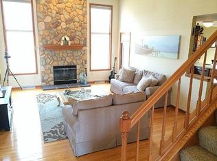 2106 W Hope Ln, Oak Creek, WI 53154