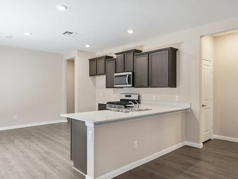 3921 Oak Creek Cir — Photo 5