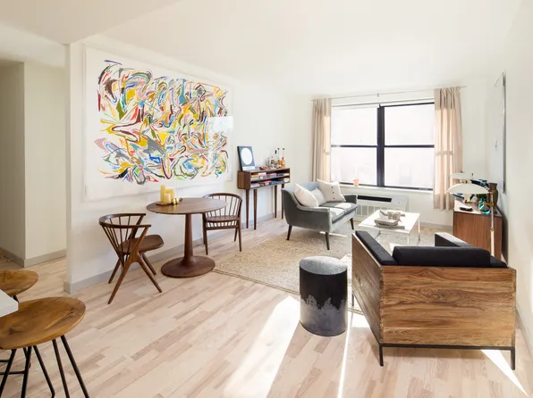 1133 Manhattan Avenue image 2 of 14