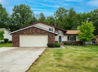5810 N Crossview Rd, Seven Hills, OH 44131