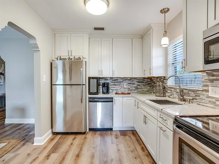 221 N Clearview Ave — Photo 11