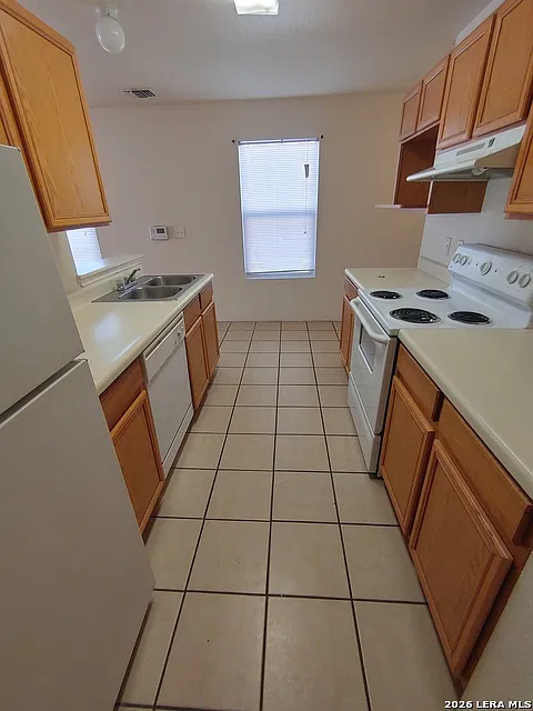 2 bed, 2.5 bath, 1073 sqft, $1,285 — Photo 4