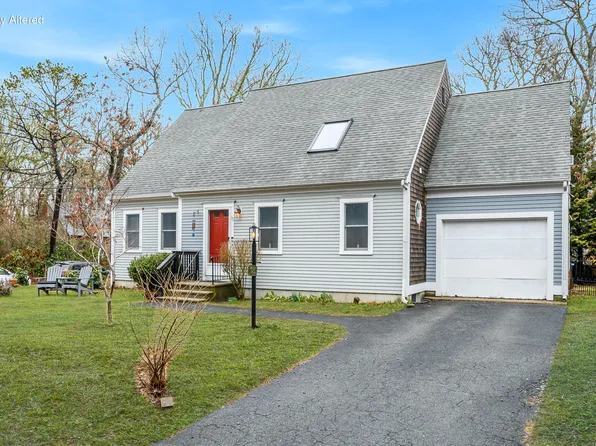 15 Florence Avenue, Mashpee, MA 02649