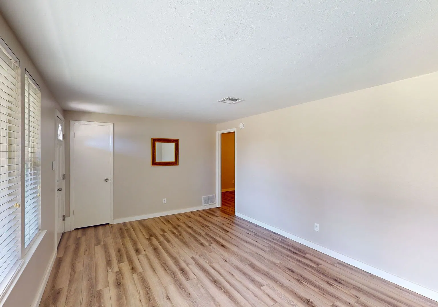 Newly updated 3/1.5 bath located in Camellia Estates — Photo 4