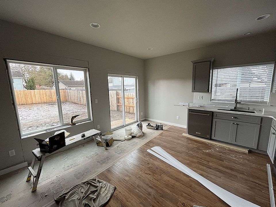 2nd image of 558 Harrison St