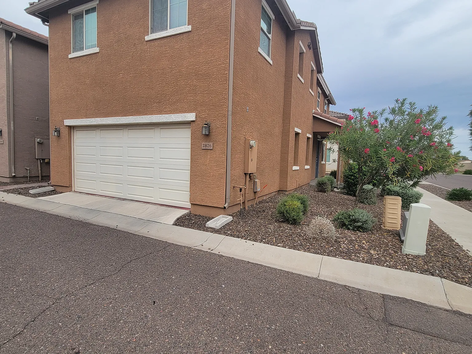 3 bed, 2.5 bath, 1803 sqft, $1,950 — Photo 2
