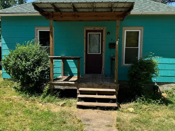 417 W 9th Ave, Garnett, KS 66032