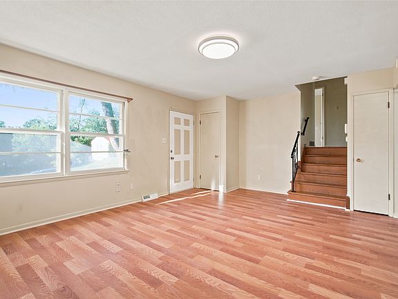 4th image of 2754 Holcomb Ave