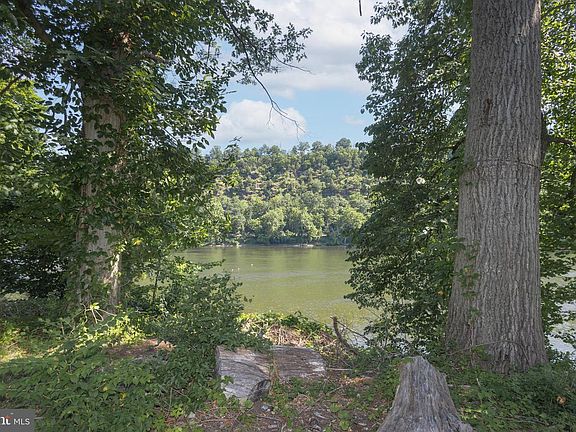 2nd image of 1764 River Rd