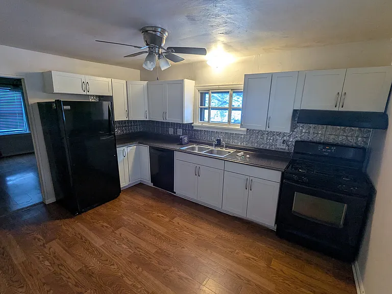 130 Russell Dr — Photo 5