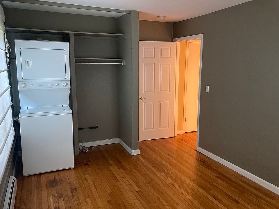 Second bedroom w/ washer/dry