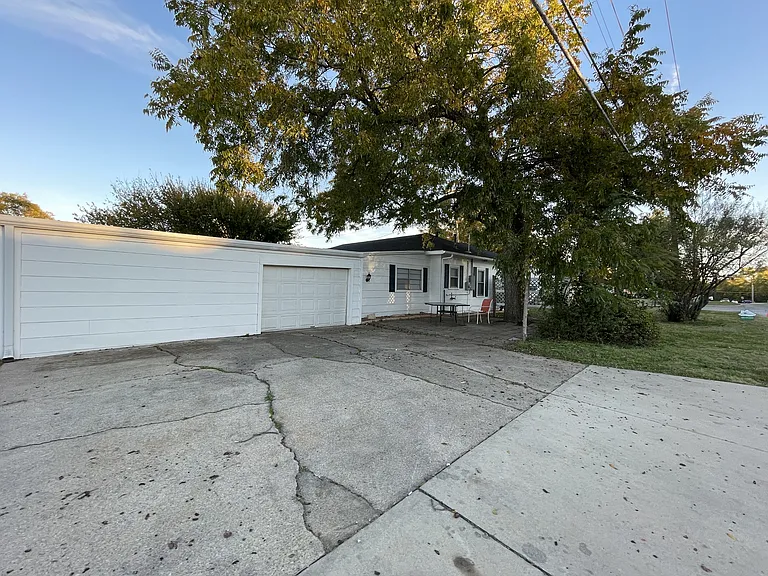 61 15th Ave NW — Photo 32