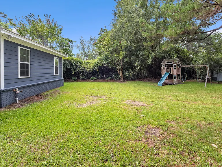 1225 Winston St — Photo 41