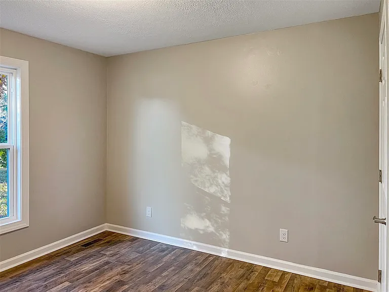 1248 Derek Dr — Photo 12