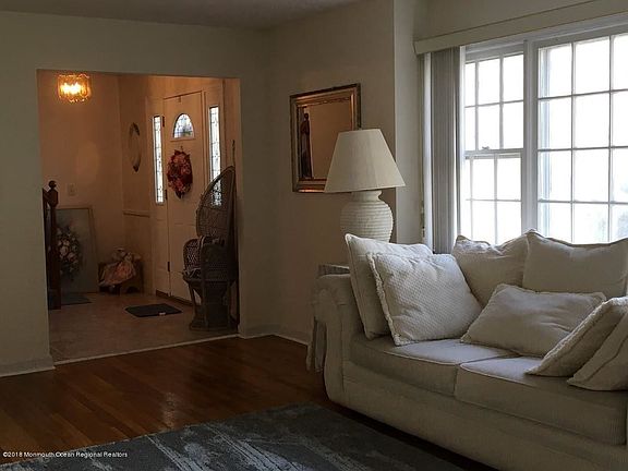 4th image of 780 Lexington Dr