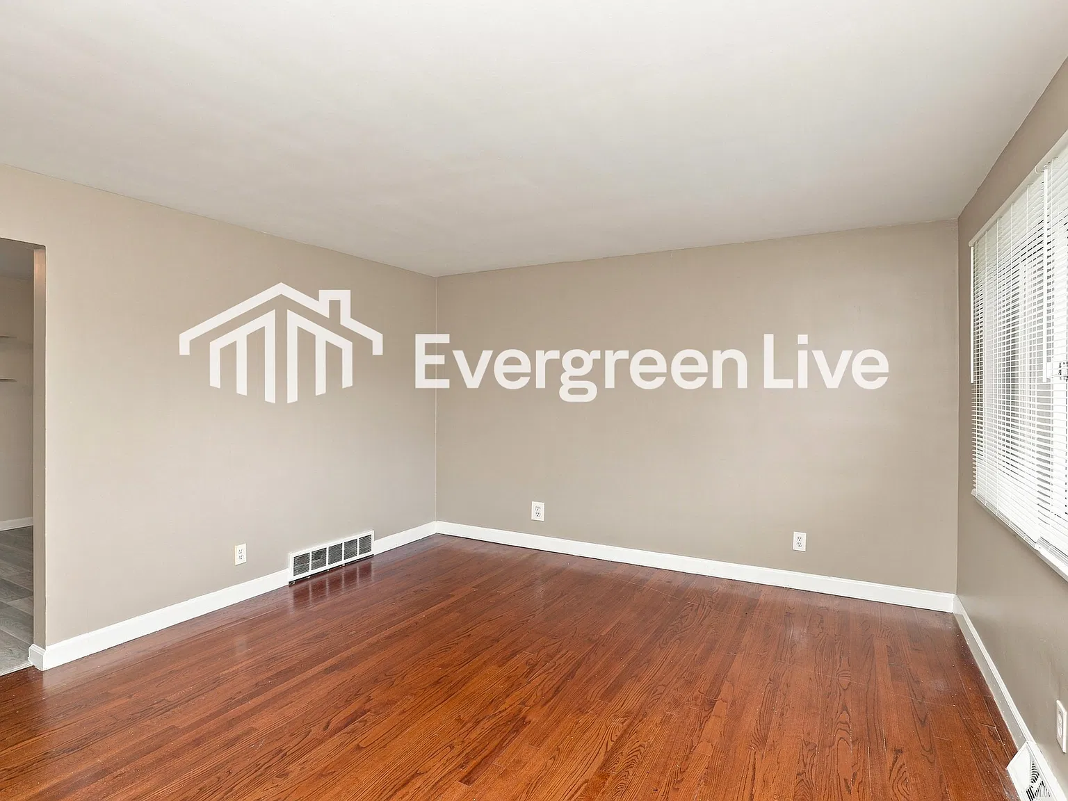 4 bed, 2.0 bath, 1359 sqft, $1,645 — Photo 4