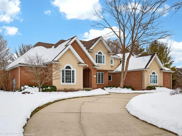 3160 Wyndwicke Dr, Saint Joseph, MI 49085