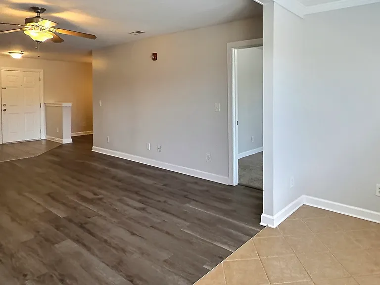 144 N Hines St — Photo 11