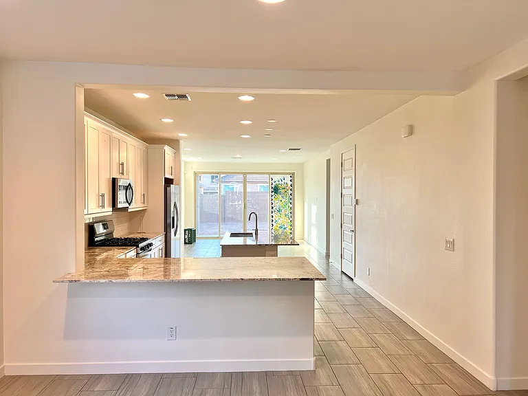 9214 W Roma Ave — Photo 8