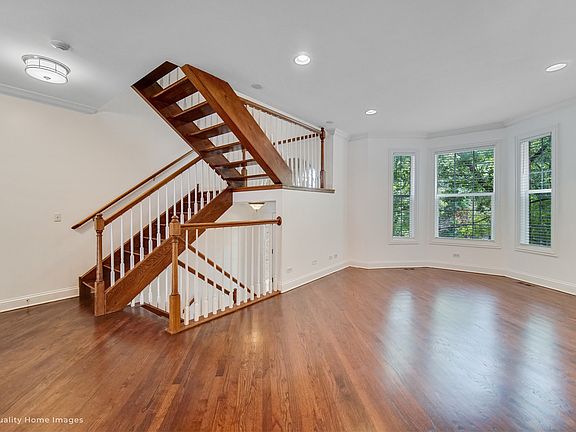 3rd image of 946 Shandrew Dr #946