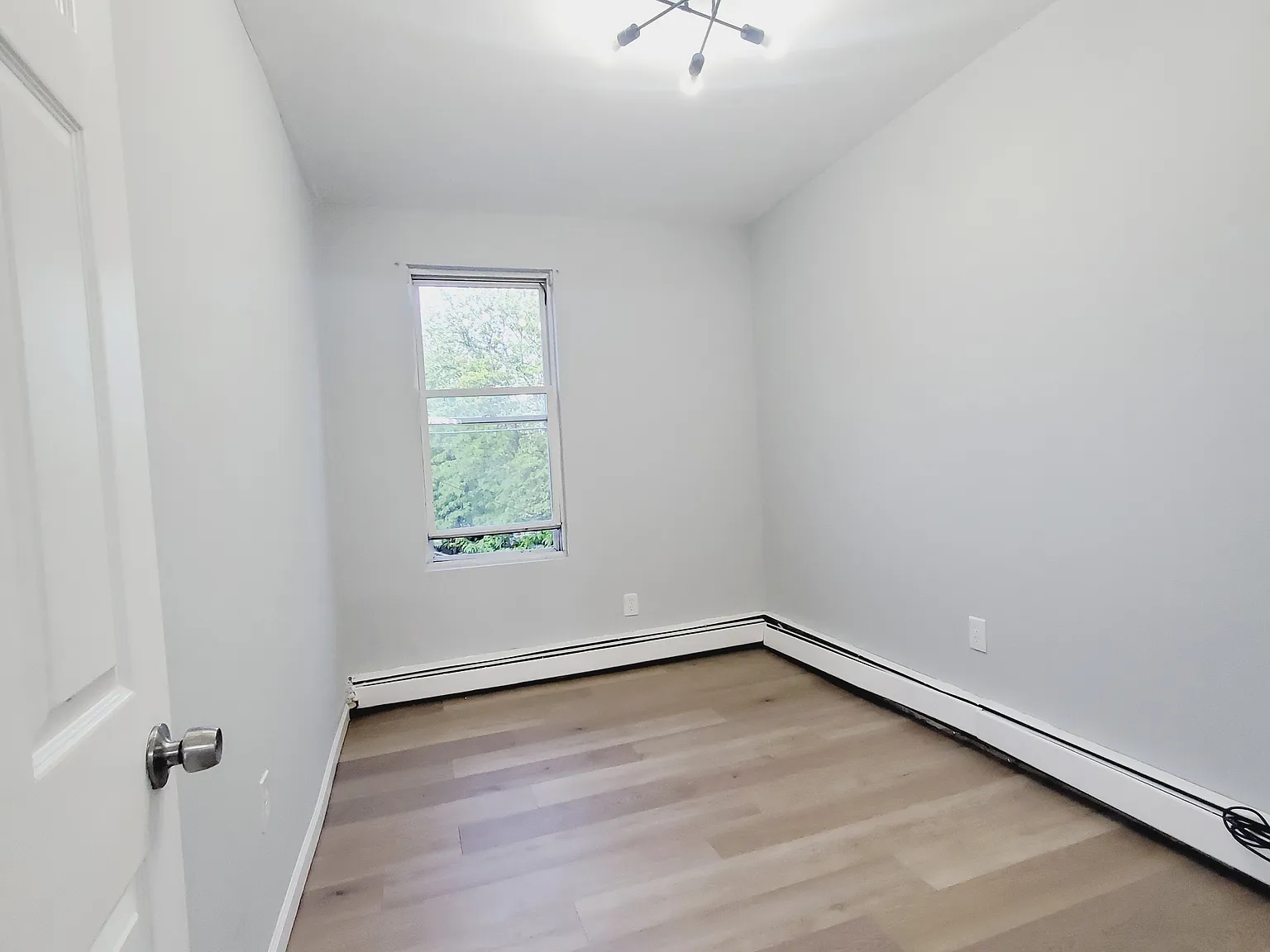 3 bed, 1000 sqft, $2,500 — Photo 4