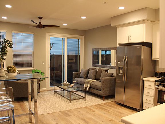 Open kitchen and living room (sample photo unit 2-5, some units are a mirror image)