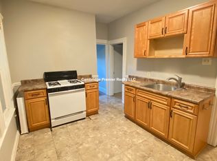 94 Willow St #1A, Cambridge, MA 02141