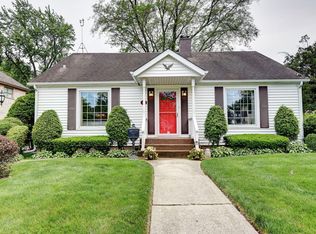 111 W Maple Ave, Roselle, IL 60172