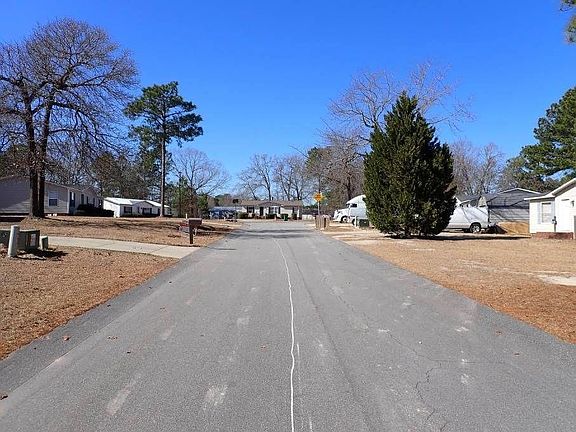 4th image of 15 Tryon Ct W