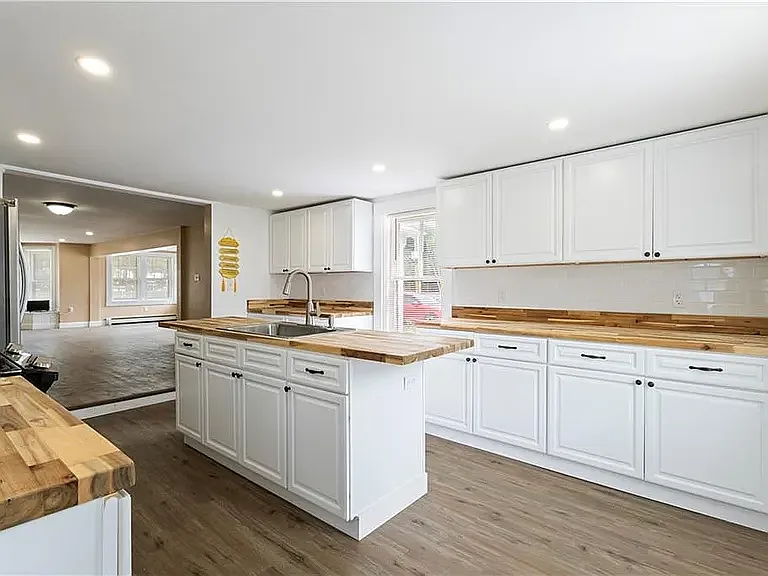 14 W Natick Rd — Photo 2