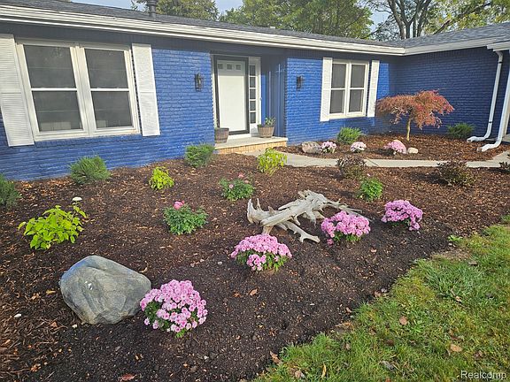 2nd image of 6353 Perry Rd