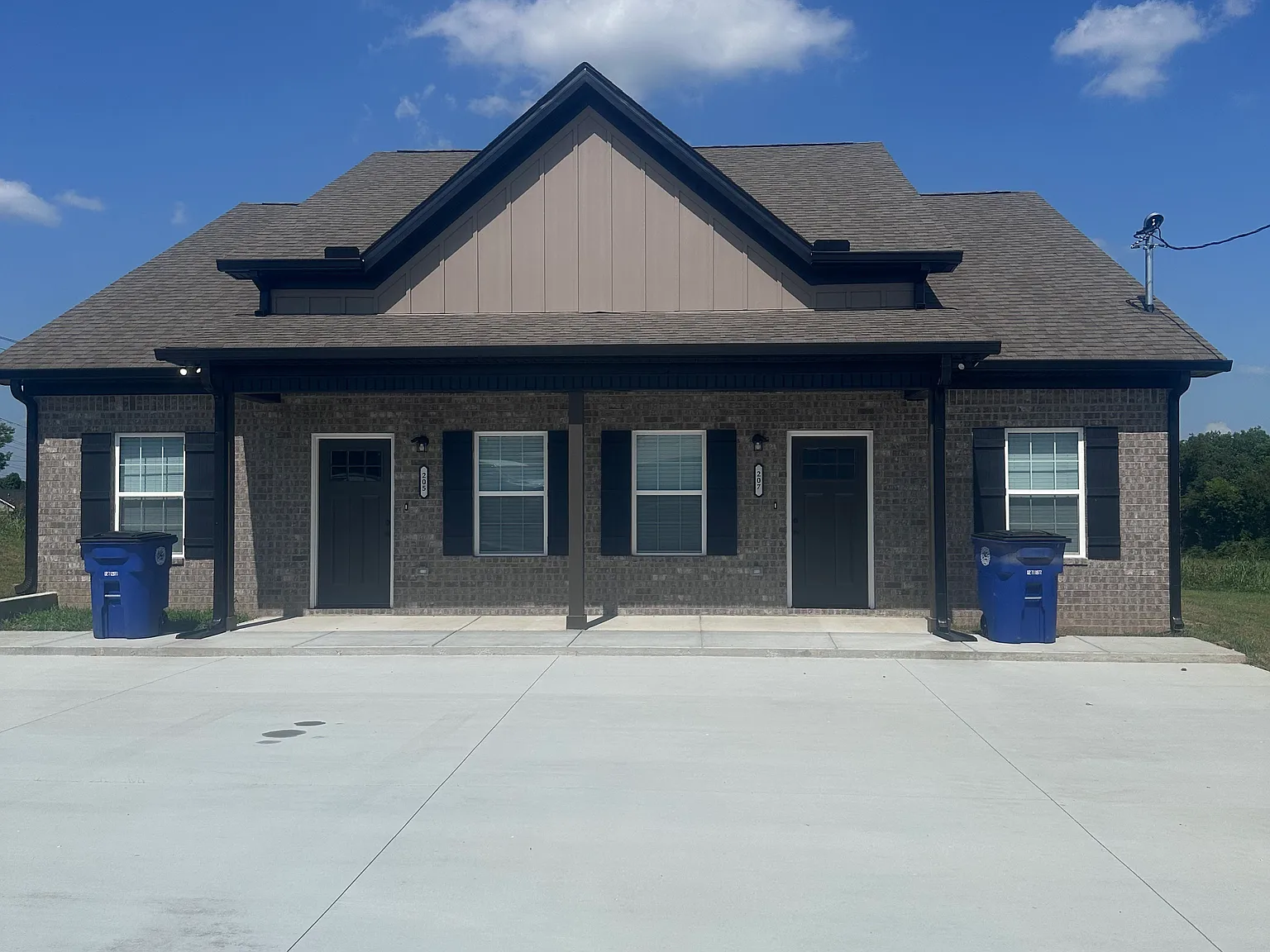 3 bed, 1100 sqft, $1,650 — Photo 1