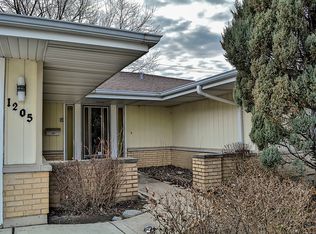 1205 Fairmont Rd, Hoffman Estates, IL 60169