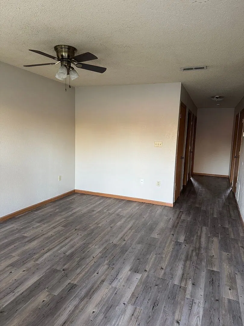 Ground Level 2 Bedroom Apartment w/ Washer/Dryer Connections — Photo 3