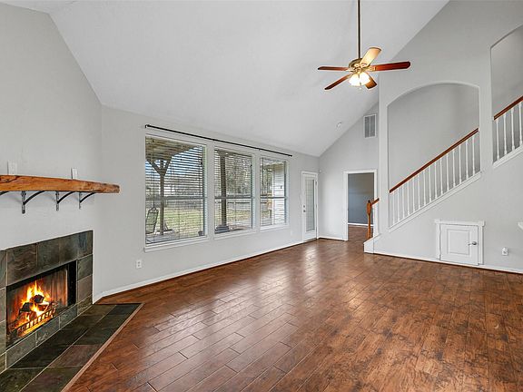 5th image of 715 Westwood North Drive
