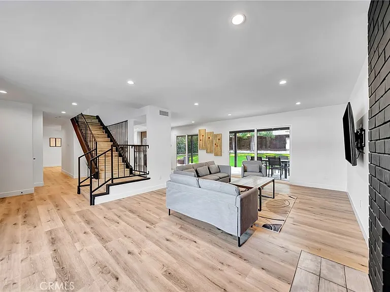 24445 Clipstone St — Photo 11