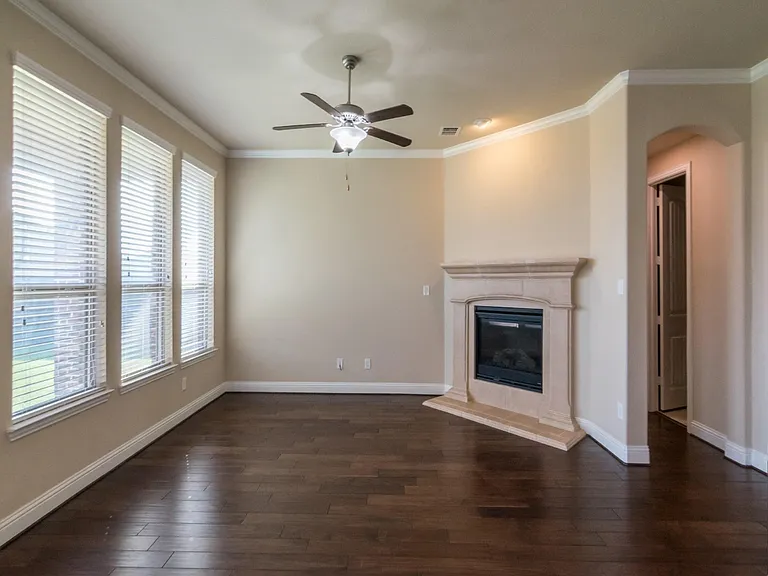 313 Wyndale Ct — Photo 4