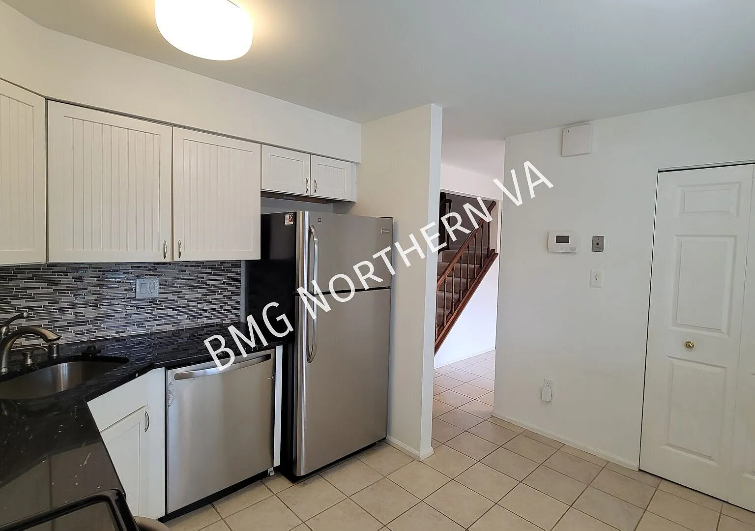 Beautiful 3BR/3.5 BA Bath Brick Townhouse in Burke Centre — Photo 4