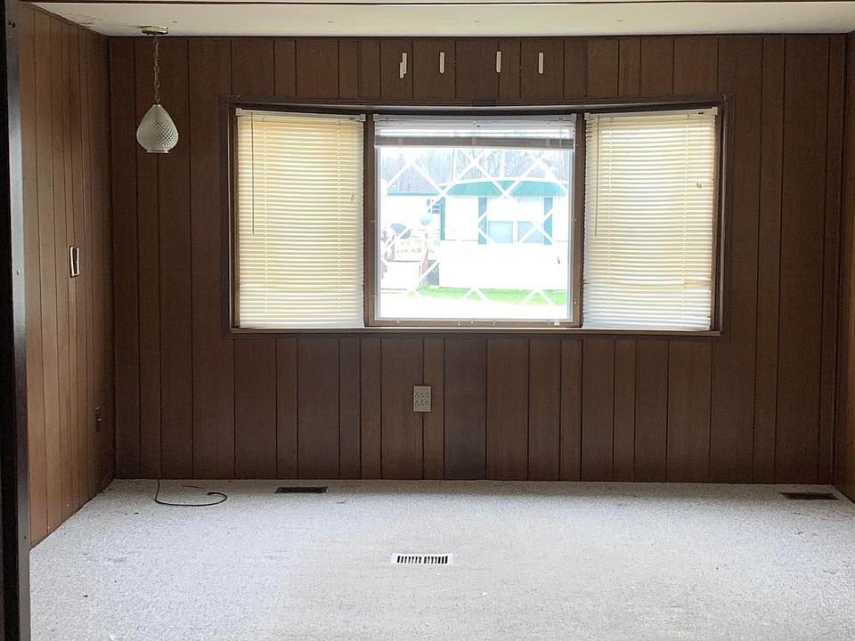 2nd image of 626 S Main St