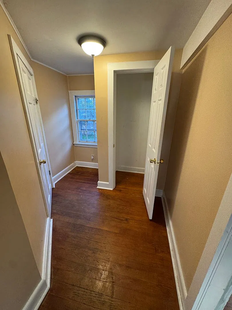 Cozy Two Story Home with Two Bathrooms — Photo 4