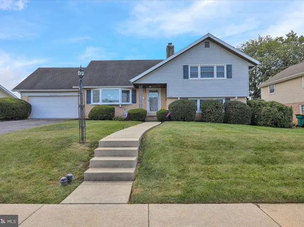 1400 Dogwood Dr, Reading, PA 19609