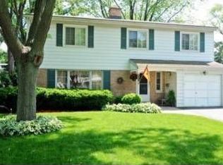 1874 Stockton Dr, Northfield, IL