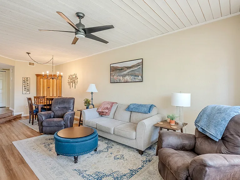 1029-7800 E Lincoln Dr — Photo 21