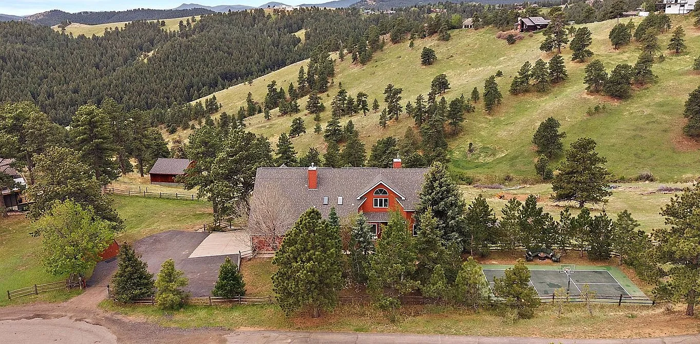 5 bed, 4.5 bath, 5911 sqft, $6,650 — Photo 1