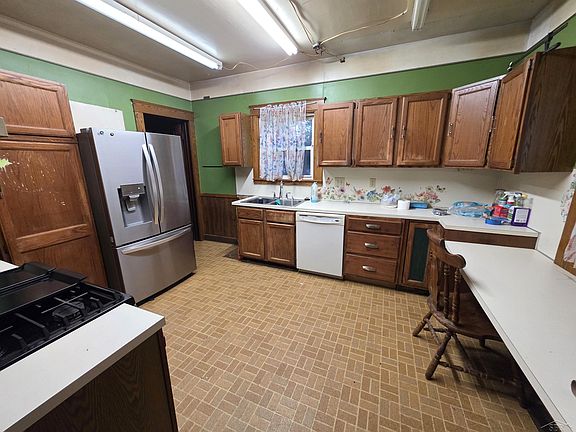 5th image of 121 S Carolina St