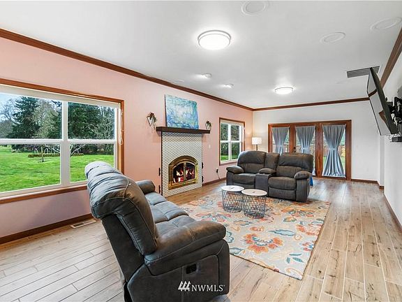 5th image of 3901 48th Ln NE