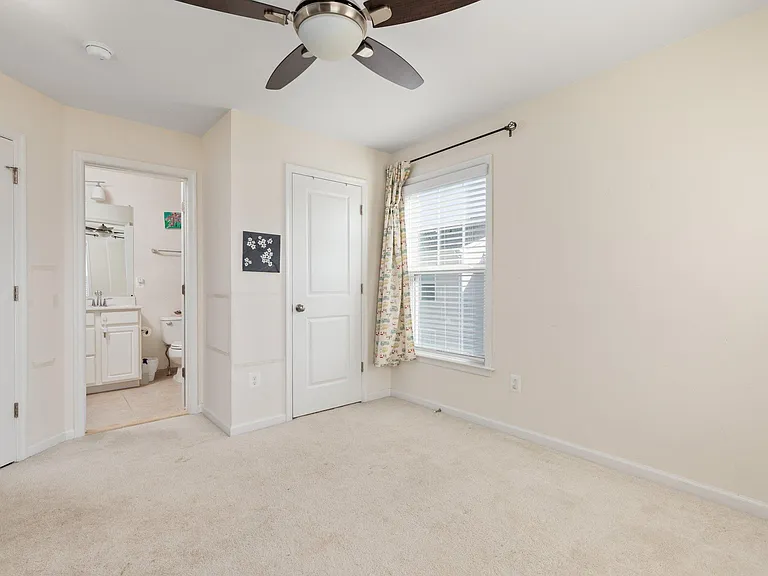 42304 Lancaster Woods Sq — Photo 25