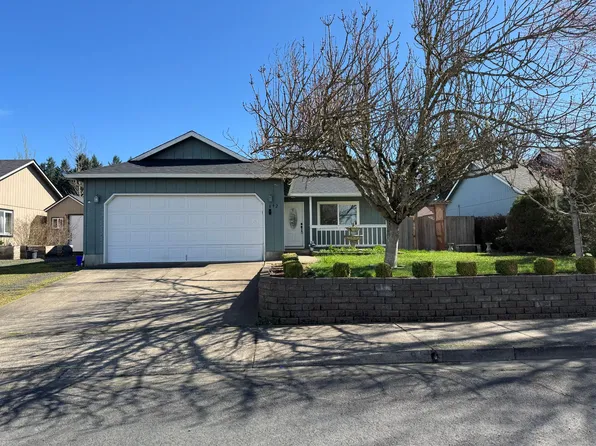 692 N 1st St, Creswell, OR 97426