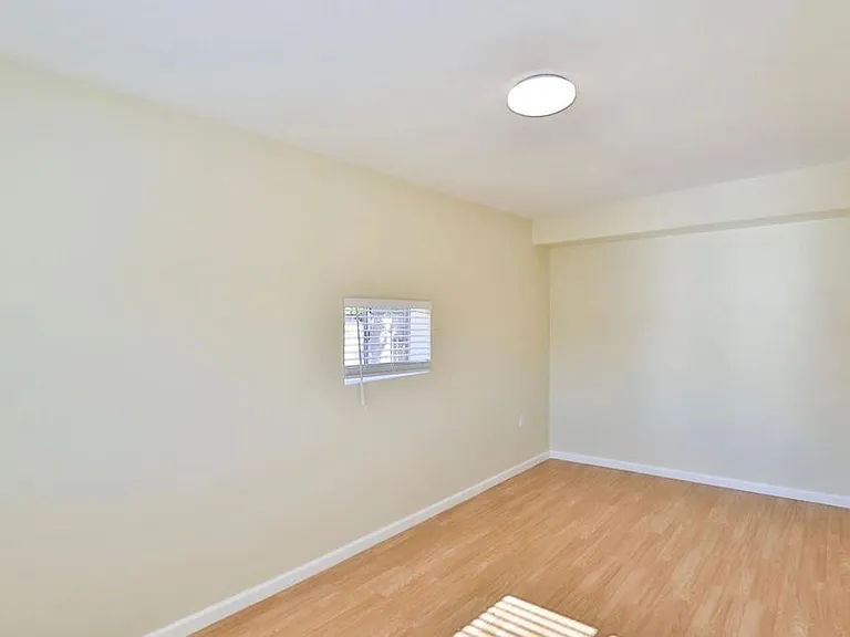 2421 W Anderson Ave — Photo 10